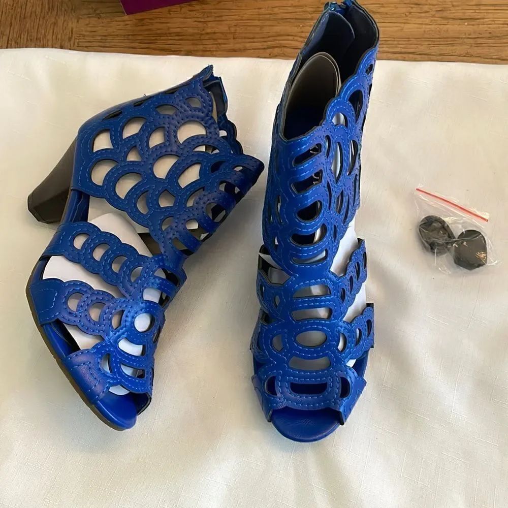RASOLLI BLUE CUTOUT SHOOTIES. NEW.